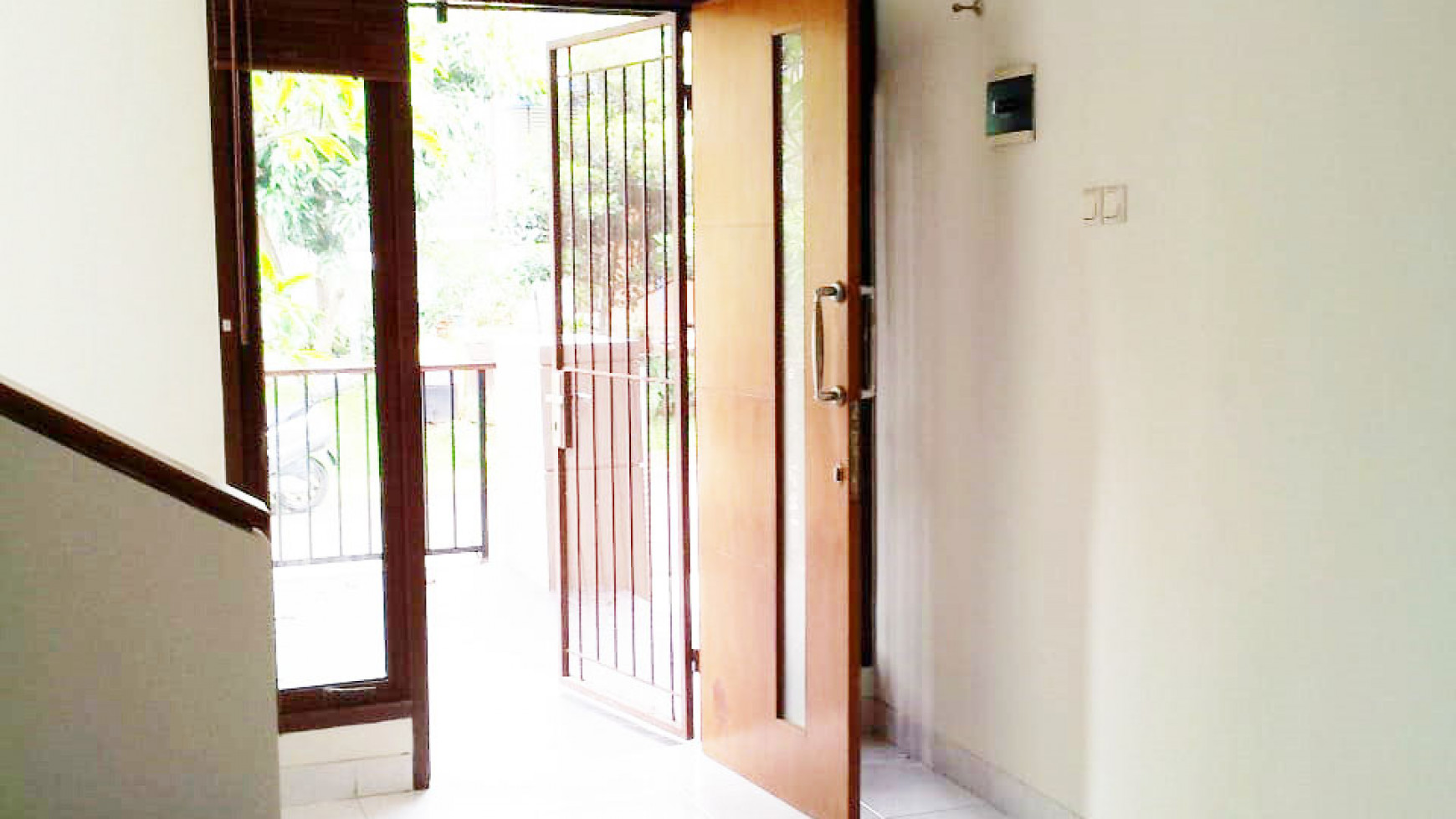 Rumah Termurah, Lokasi strategis, siap huni @cluster Emerald Town House, Bintaro