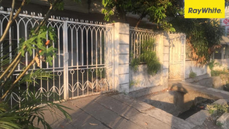 Dijual Rumah 1,5 lantai SHM di Gayungsari Barat, Surabaya