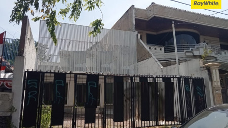 Dijual Rumah Pusat Kota di Jalan Kartini, Surabaya