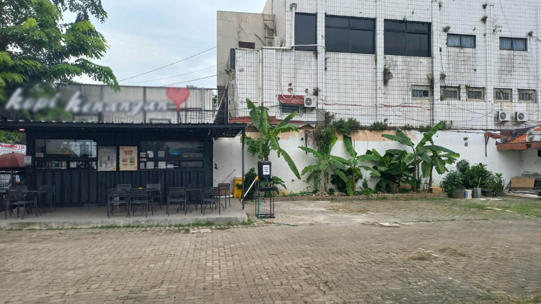 Tanah untuk Usaha ada Parkir bersama, Dekat Richeese, Kopi Kenangan Utan Kayu Raya Luas 12x10m2