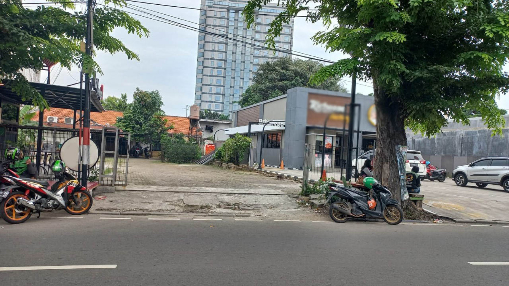 Tanah untuk Usaha, Dekat Kopi Kenangan Richeese, Indomaret Alfamart, Utan Kayu Raya Luas 7x6m2