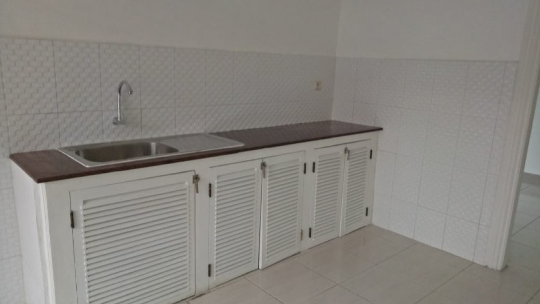 Rumah Hoek, Semi Furnish Water Heater, Bathtub, Kayu Mas Tengah Luas 260m2