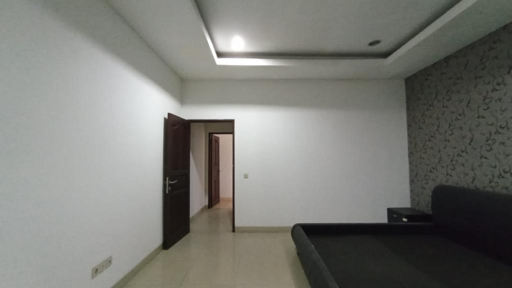 Jual murah rumah di JL. Den haag taman holandia lippo karawaci tangerang