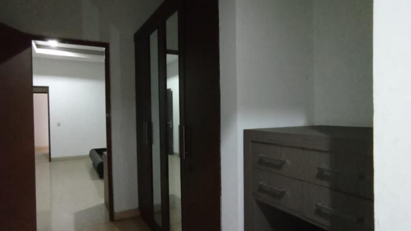 Jual murah rumah di JL. Den haag taman holandia lippo karawaci tangerang