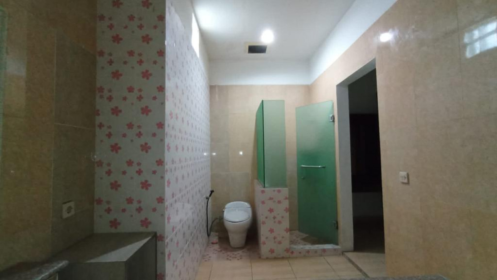 Jual murah rumah di JL. Den haag taman holandia lippo karawaci tangerang