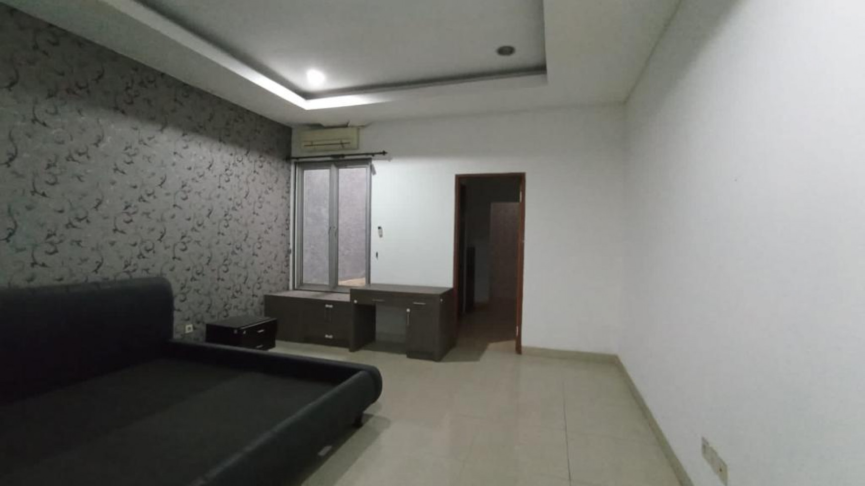 Jual murah rumah di JL. Den haag taman holandia lippo karawaci tangerang