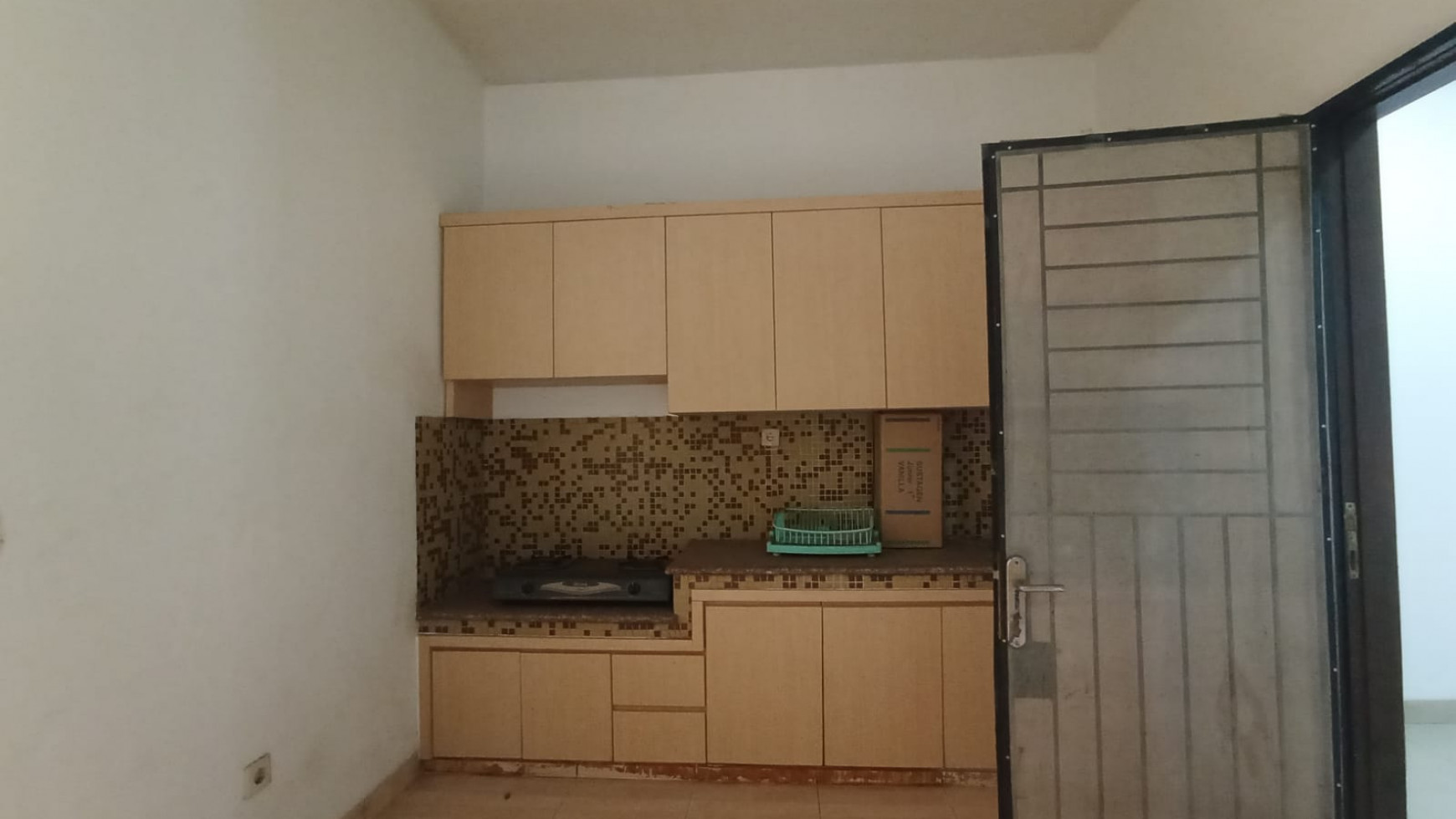 Jual murah rumah di JL. Den haag taman holandia lippo karawaci tangerang