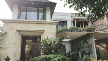 Rumah cantik bertema Villa di Bali ..Akses 10 menit ke Antasari 