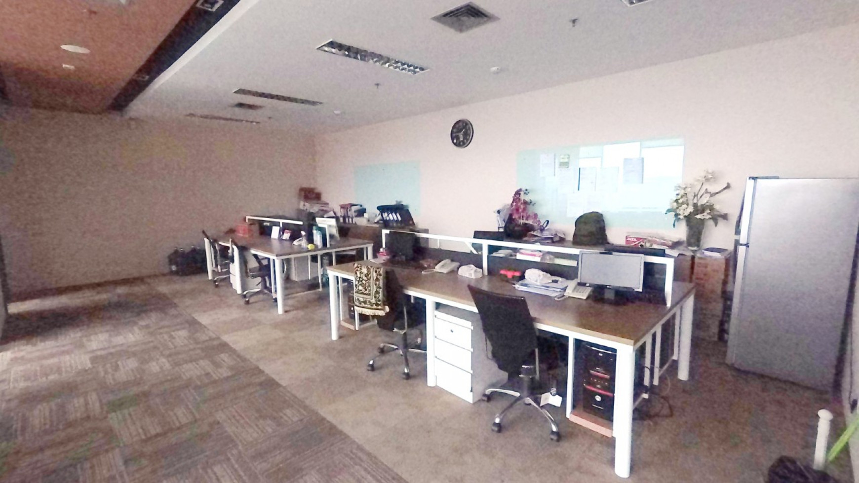 Office Space 2 Unit Gandeng 1 Unit Kosong, 1 unit Furnished Siap Pakai View Sudirman di AXA Tower Kuningan 