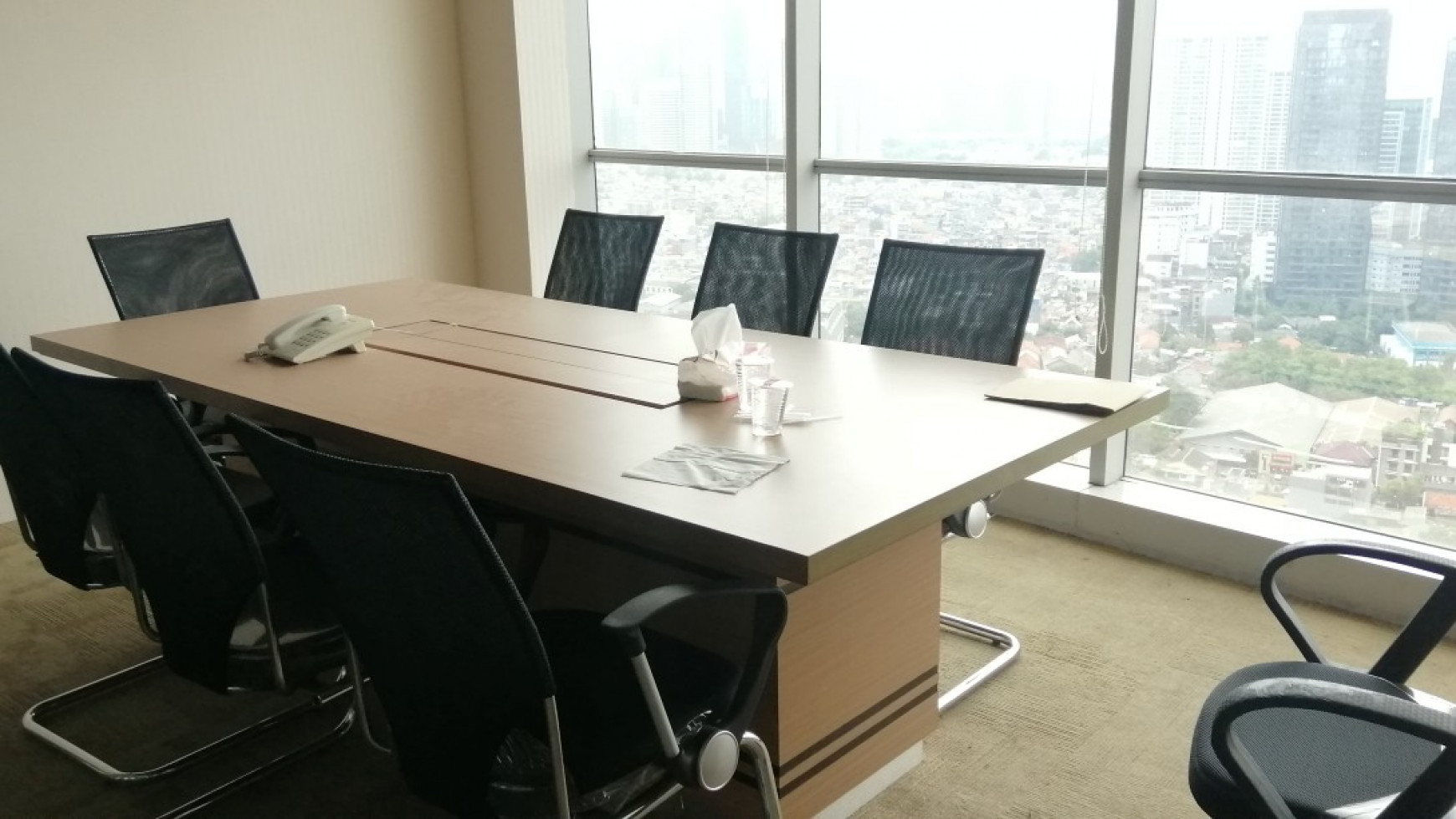 Office Space 2 Unit Gandeng 1 Unit Kosong, 1 unit Furnished Siap Pakai View Sudirman di AXA Tower Kuningan 