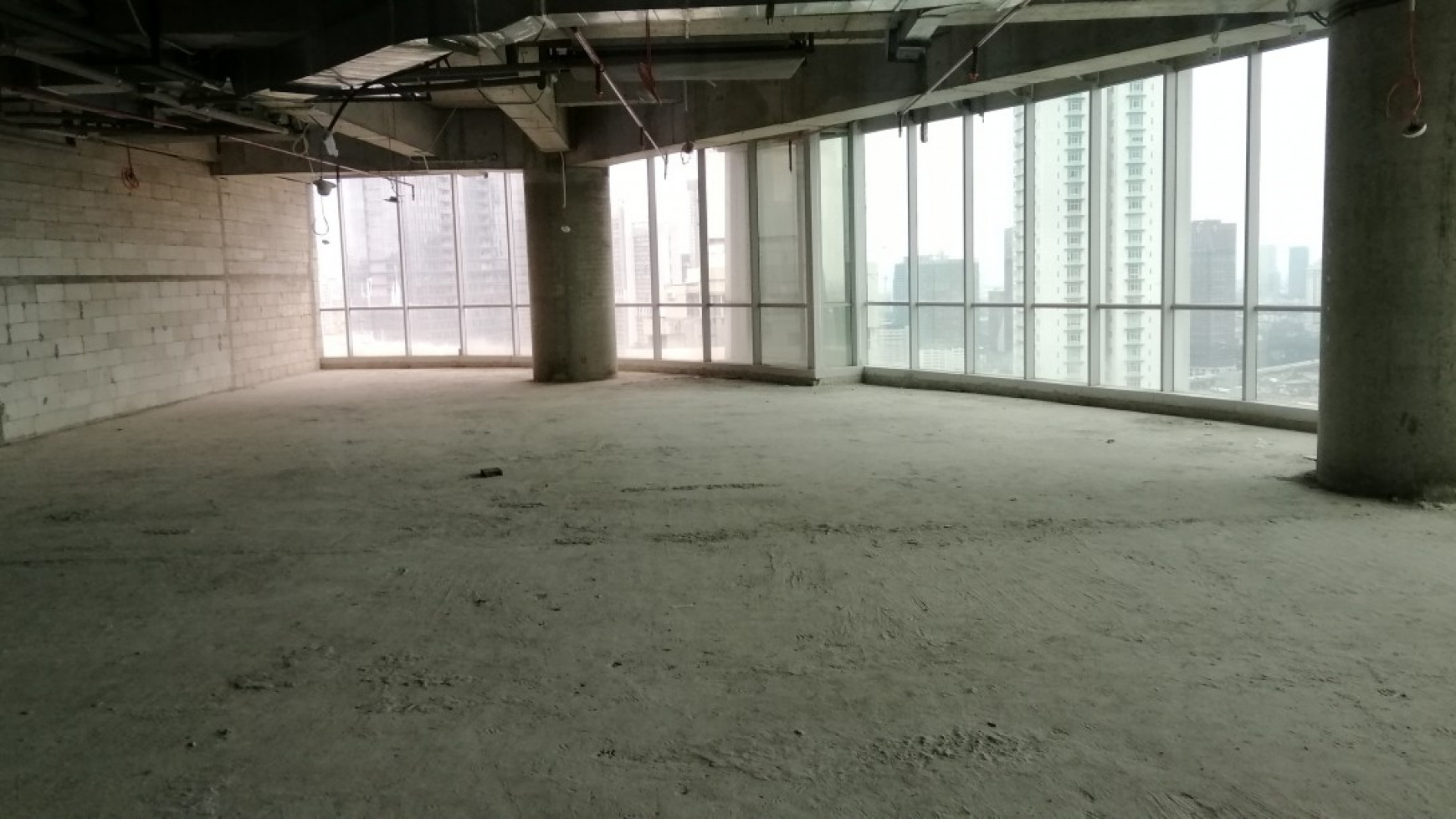 Office Space 2 Unit Gandeng 1 Unit Kosong, 1 unit Furnished Siap Pakai View Sudirman di AXA Tower Kuningan 