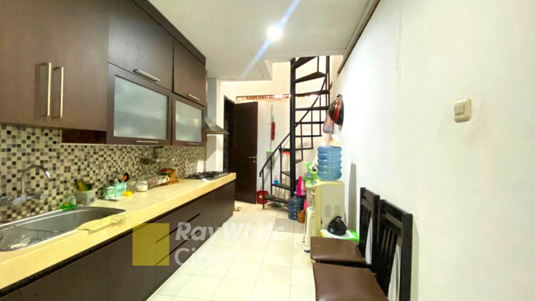 Rumah Minimalis Semi Furnished di Cipete