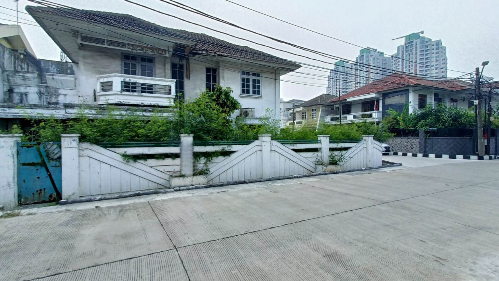 Rumah Depan Mall Di Janur Indah, Kelapa Gading Luas 380m2