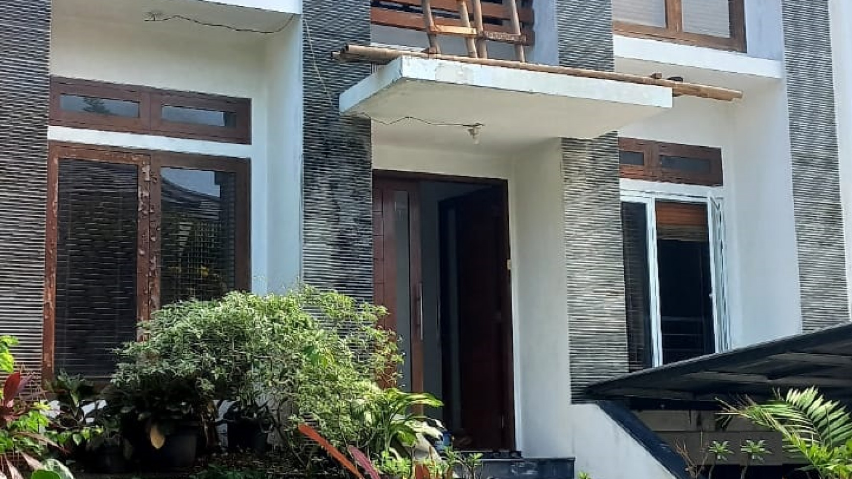 Rumah bagus 2 lantai, lingkungan aman dan nyaman di Bintaro