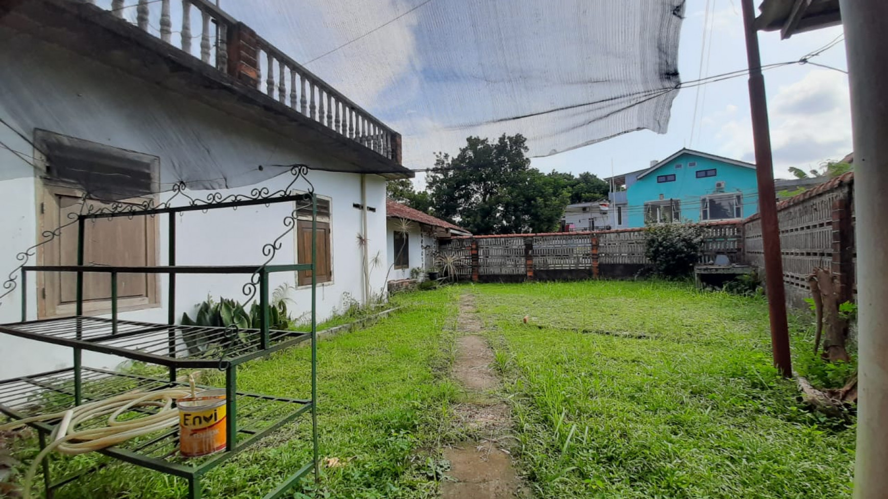 Rumah Hitung Tanah dengan Halaman Luas Dekat Bintaro Jaya @Jl Aria Putra, Ciputat