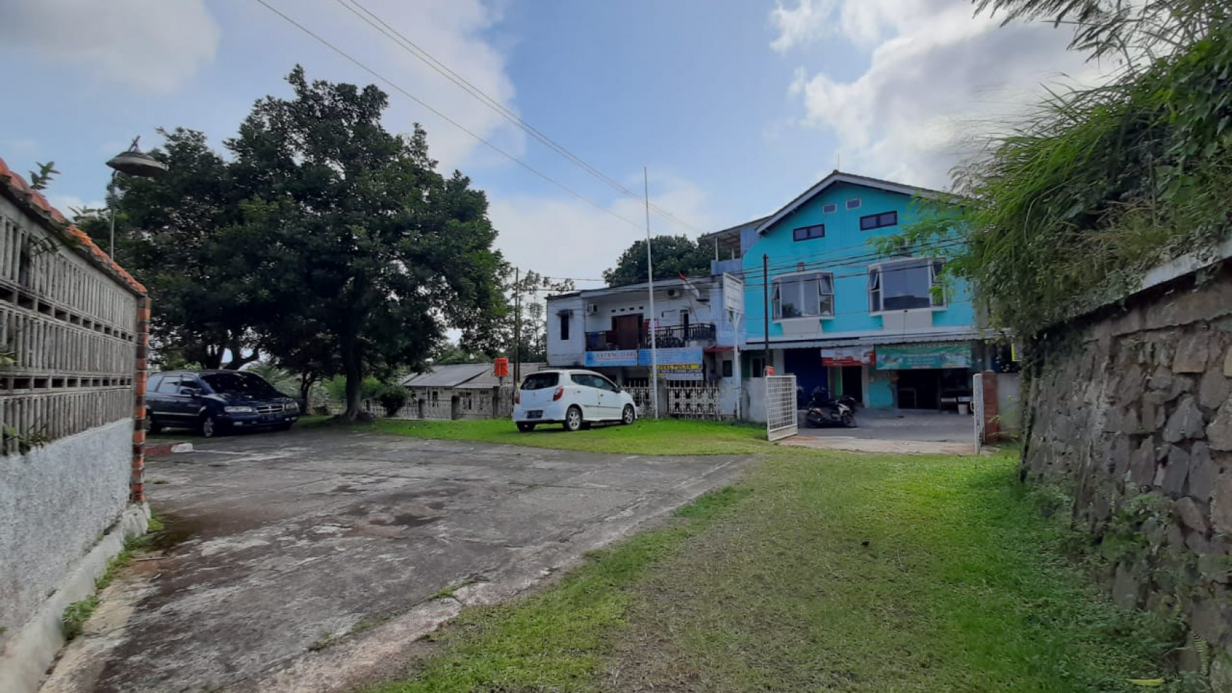 Rumah Hitung Tanah dengan Halaman Luas Dekat Bintaro Jaya @Jl Aria Putra, Ciputat