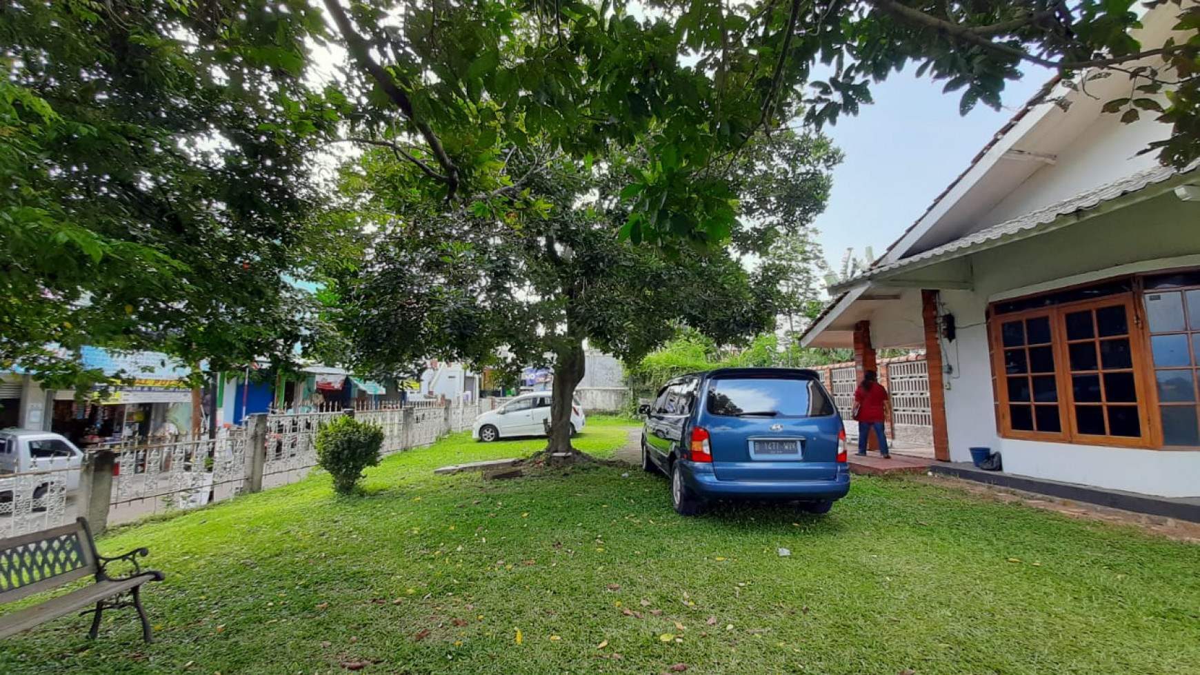 Rumah Hitung Tanah dengan Halaman Luas Dekat Bintaro Jaya @Jl Aria Putra, Ciputat