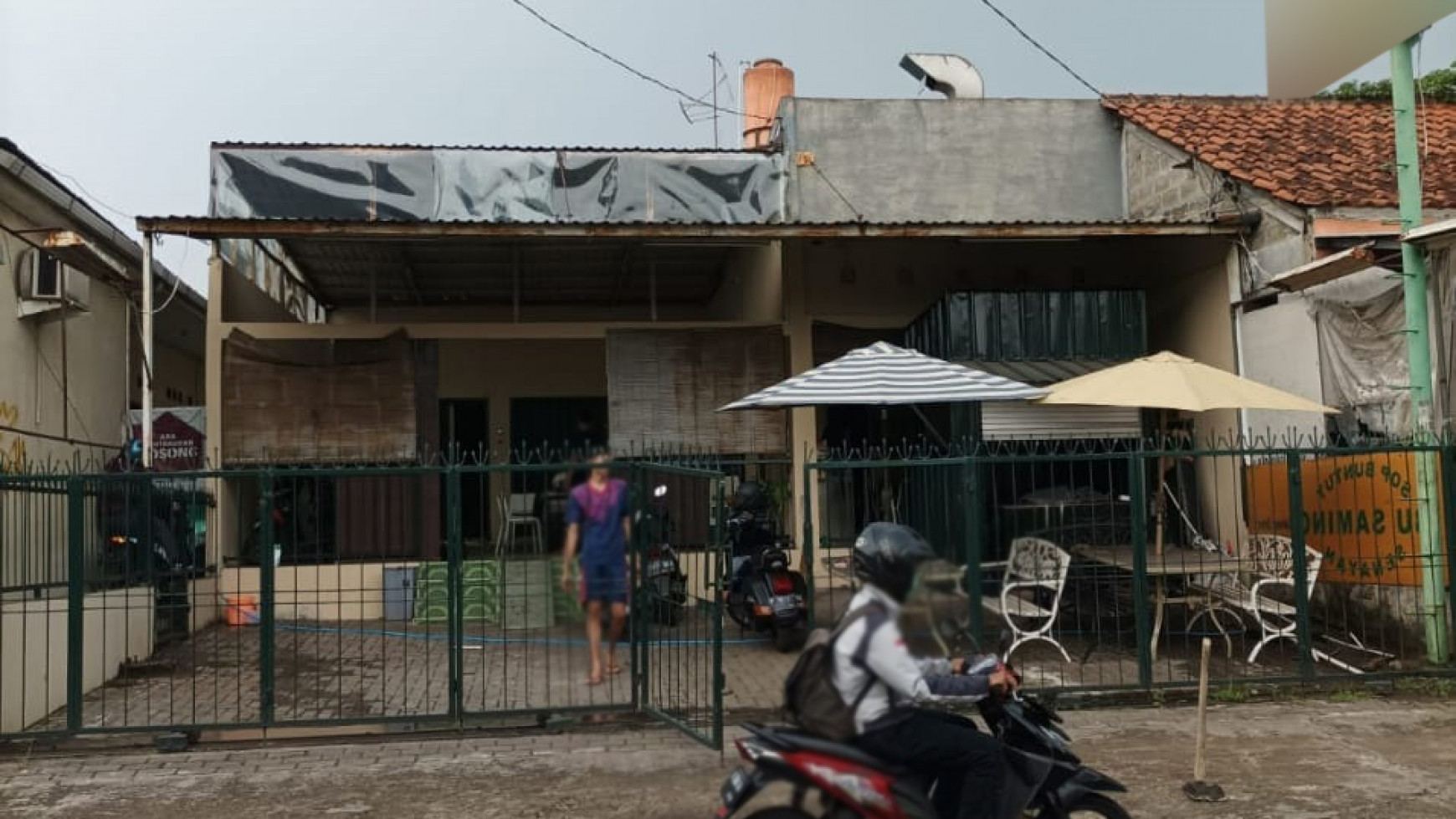 Rumah Pinggir Jalan dan Bisa dijadikan Ruang Usaha @Jl Ciater Barat