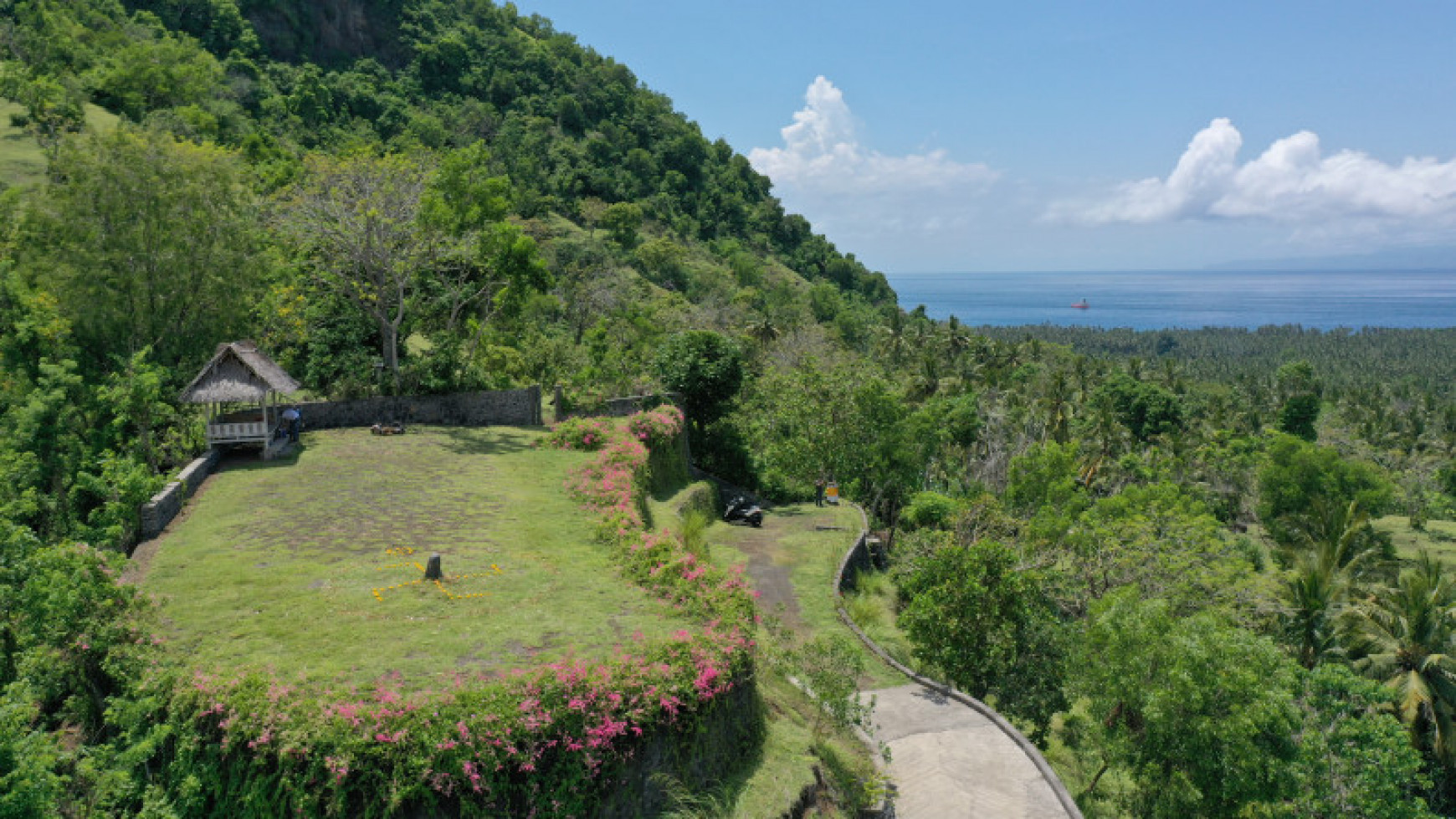 Unique land with amazing panoramic 180 degree sea-views