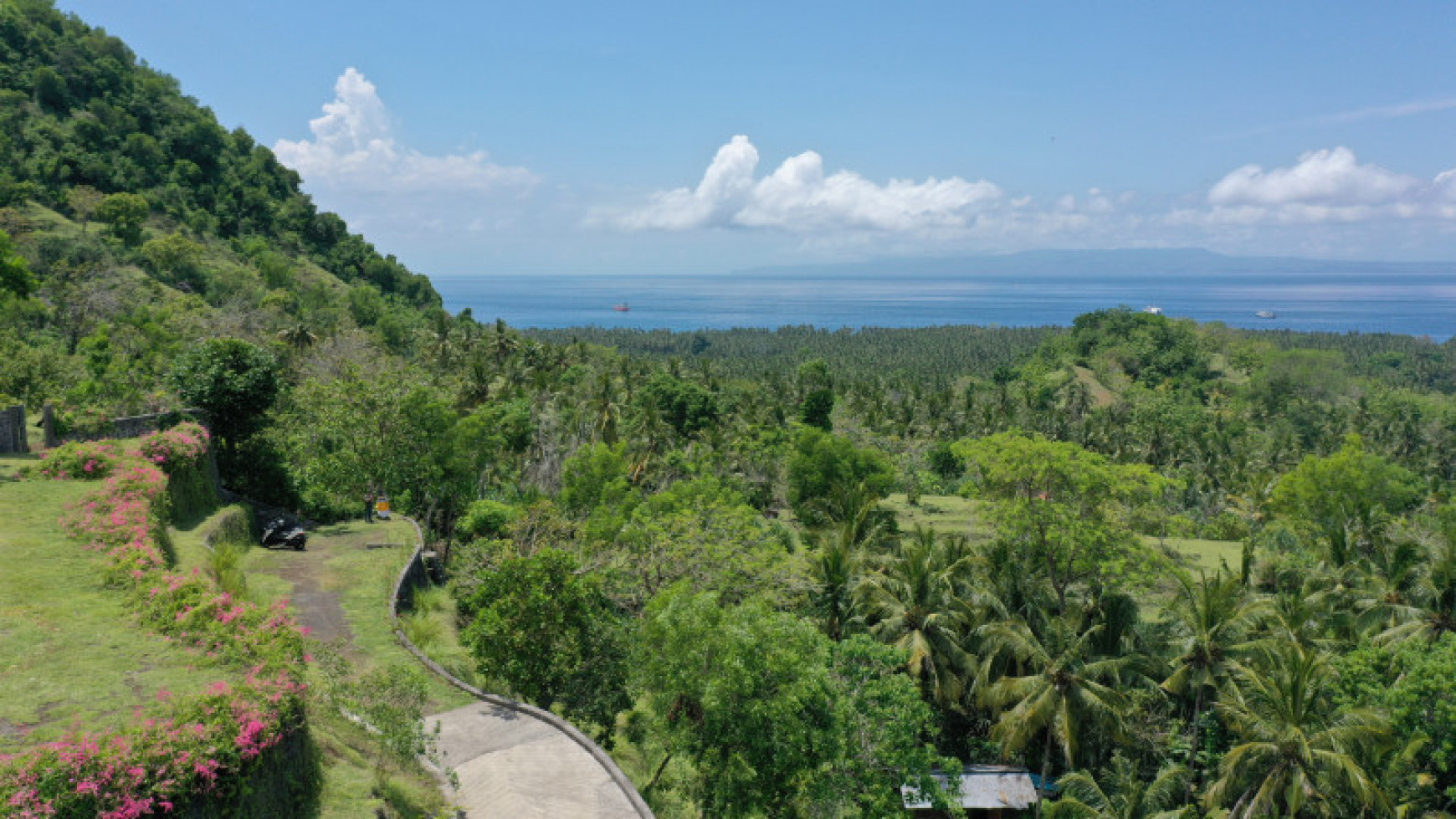 Unique land with amazing panoramic 180 degree sea-views