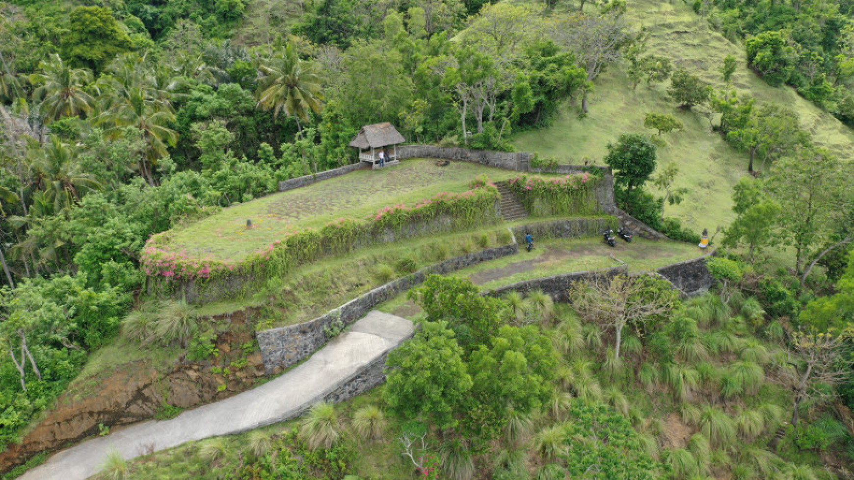 Unique land with amazing panoramic 180 degree sea-views