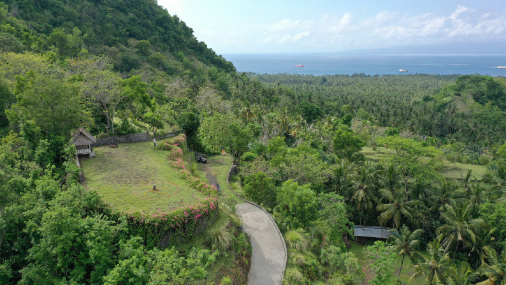 Unique land with amazing panoramic 180 degree sea-views