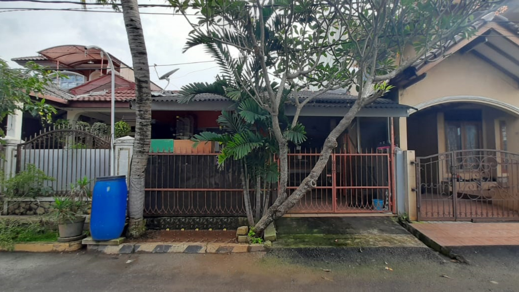 Rumah rapih, nyaman siap huni di Bintaro