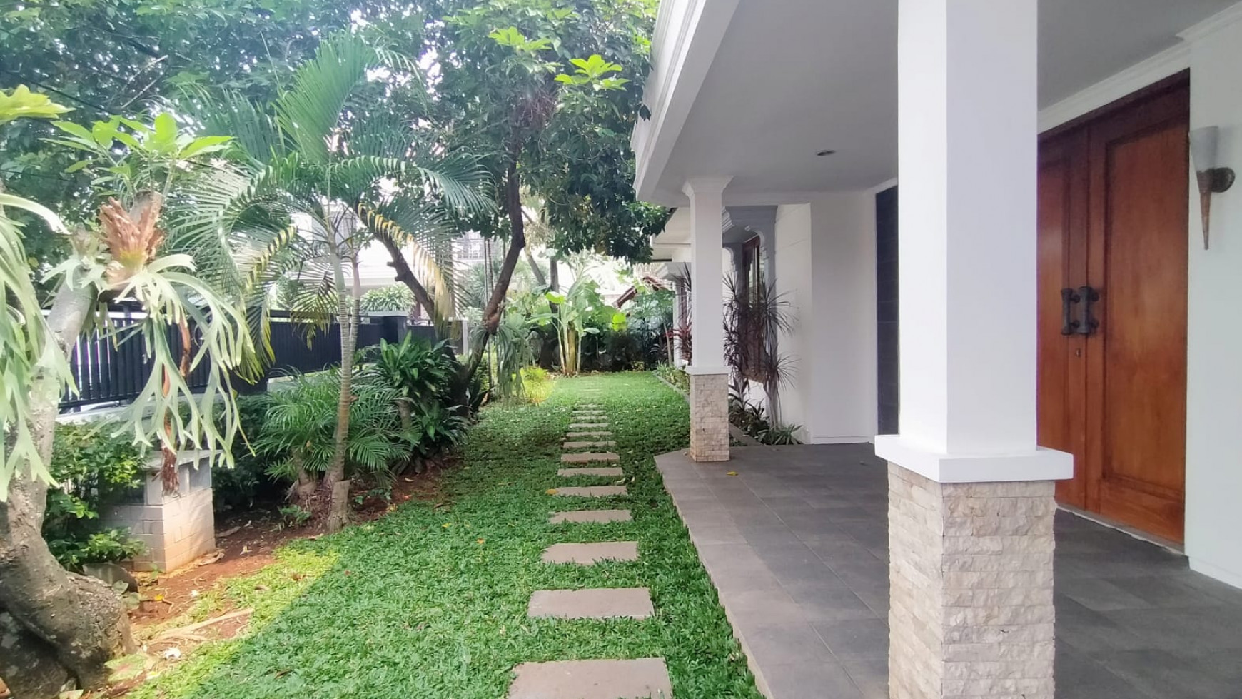 For Rent Rumah asri area tenang dan nyaman di kemang jaksel 