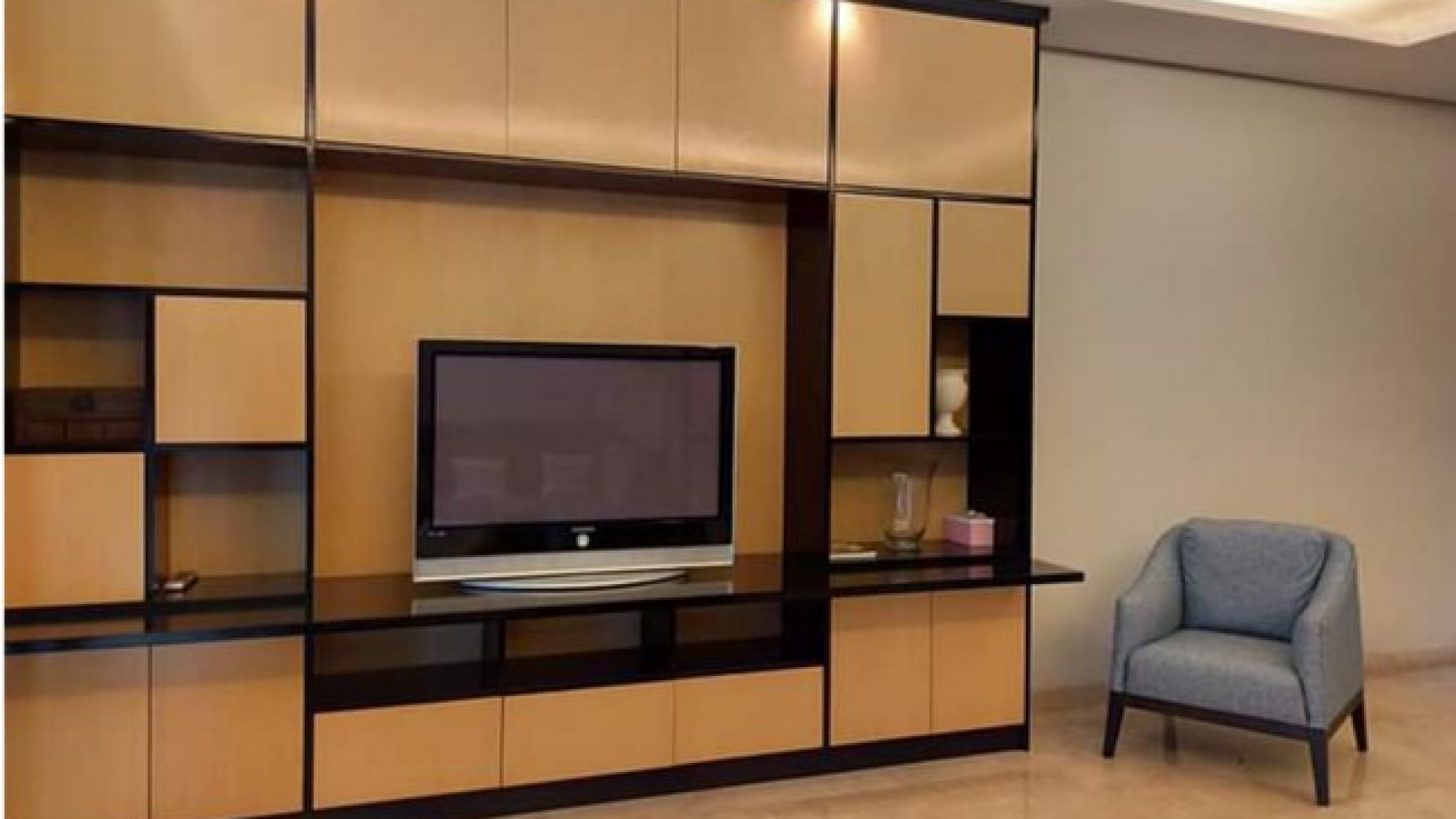 Rumah baru modern dalam cluster  di perumahan elite jakarta barat 