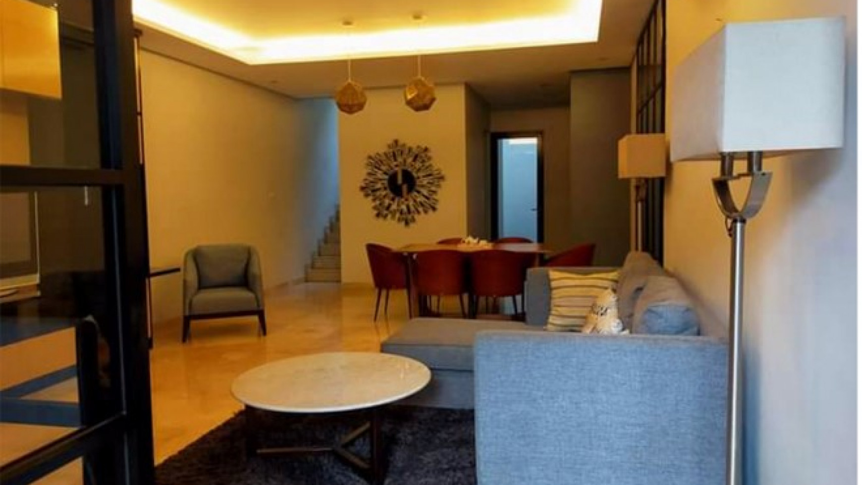 Rumah baru modern dalam cluster  di perumahan elite jakarta barat 