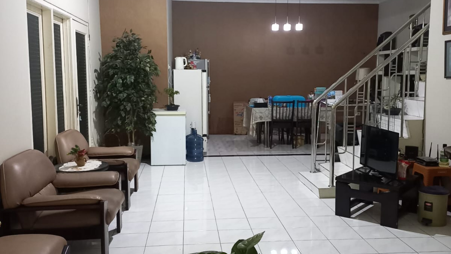 Rumah di Kutisari Indah Surabaya Timur 2 Lantai SHM Bagus Sekali Furnished Sudah Renovasi 