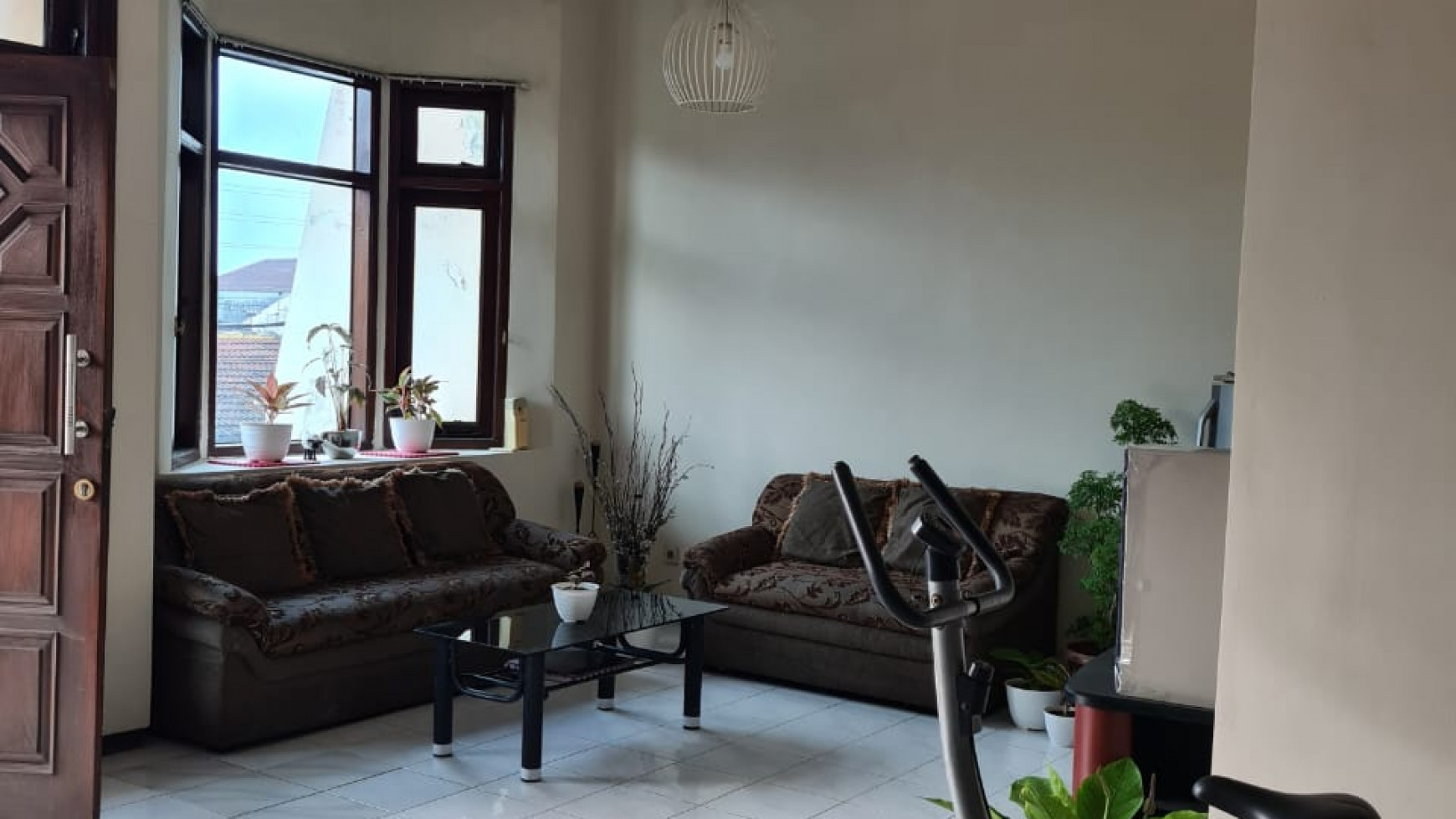 Rumah di Kutisari Indah Surabaya Timur 2 Lantai SHM Bagus Sekali Furnished Sudah Renovasi 