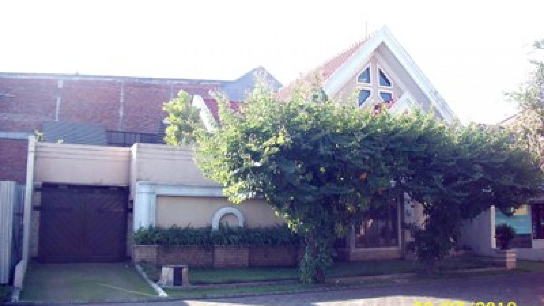 Rumah di Citra Harmoni, Bagus + Desain Mewah, Jalan depan Lebar + Paving, Siap Huni