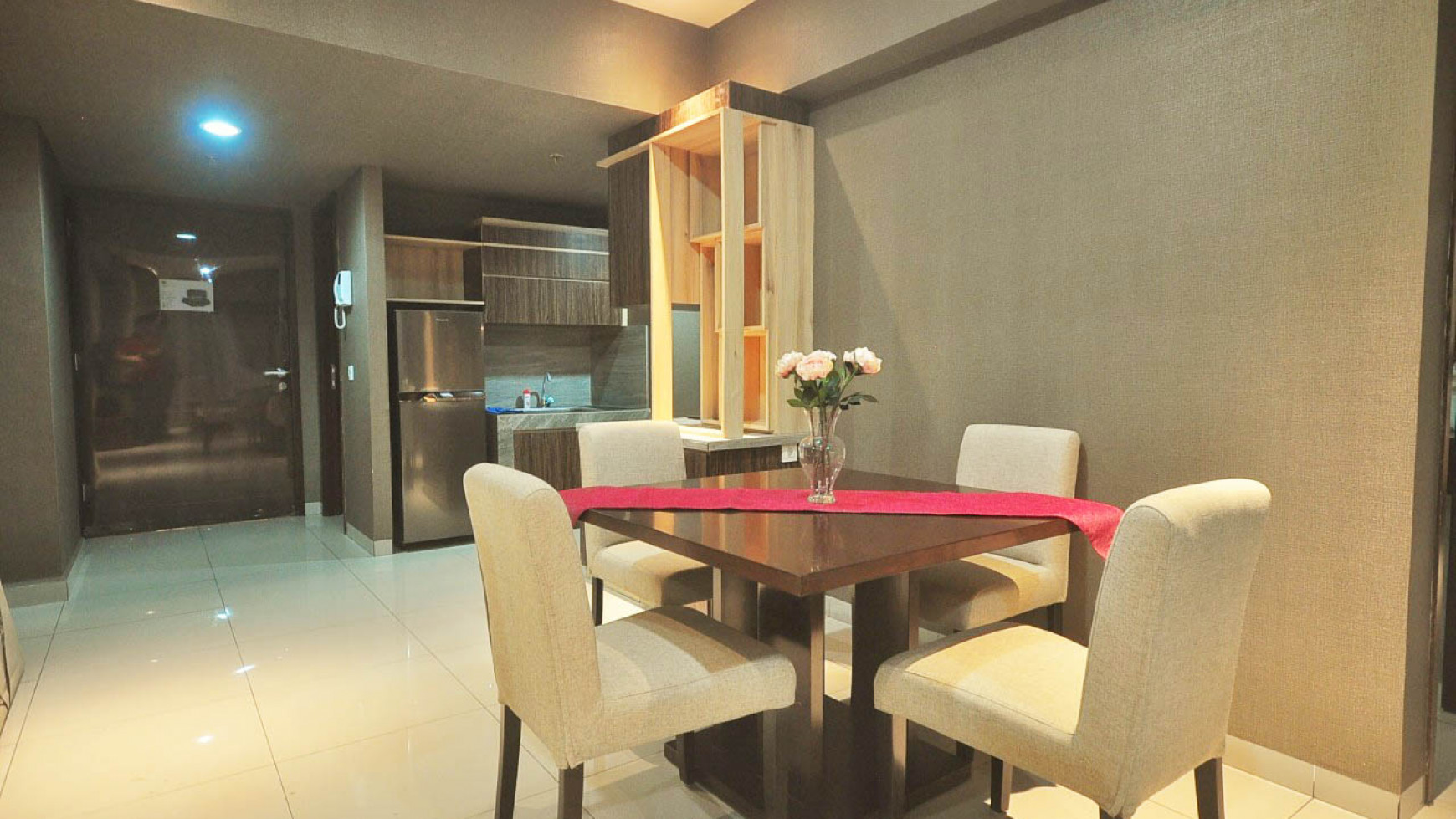 Apartemen Dekat Boulevard Full Furnish, Wallpaper, Renov Rapi, Siap Huni di Sherwood Twr Regent, Luas 94m2