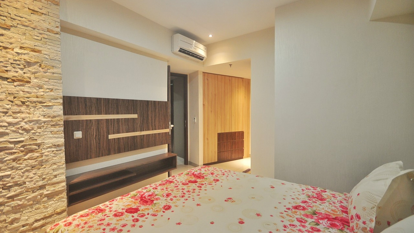 Apartemen Dekat Boulevard Full Furnish, Wallpaper, Renov Rapi, Siap Huni di Sherwood Twr Regent, Luas 94m2