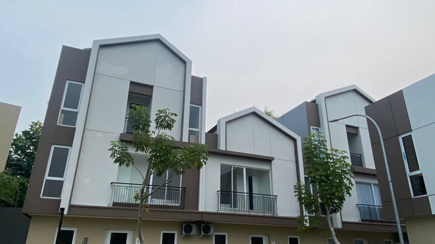 Fast Sale. Rumah Modern Mozia Zena, BSD