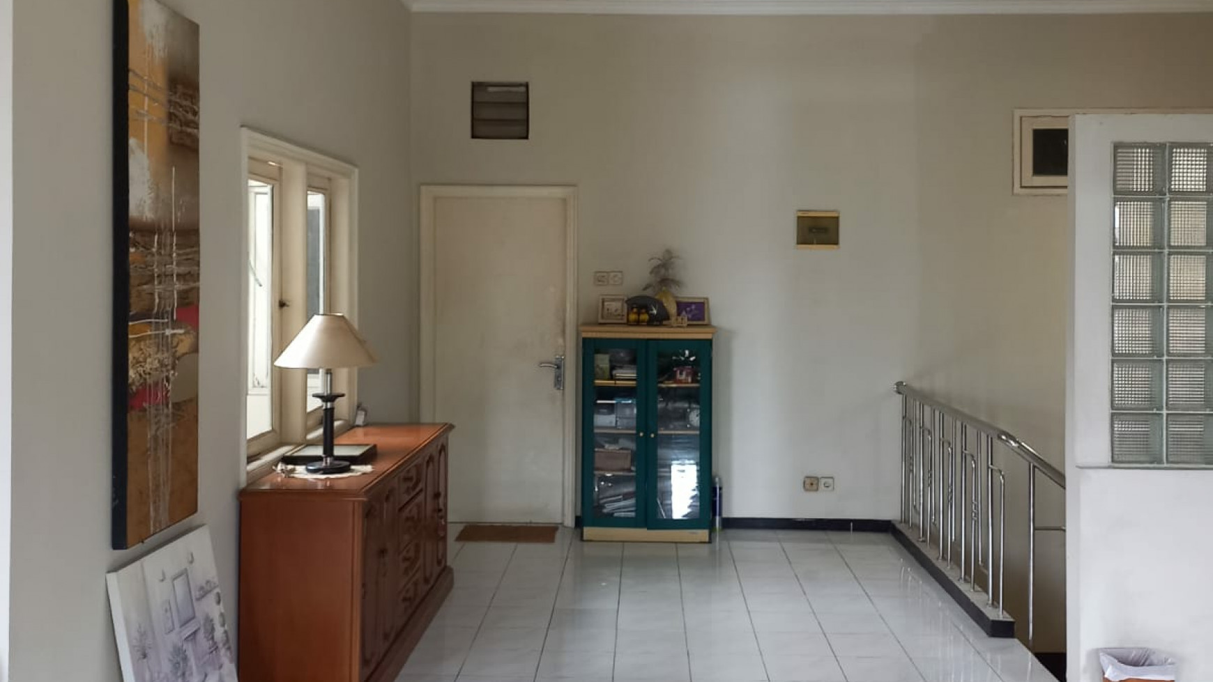 Dijual Rumah Kutisari Indah Surabaya - 2 Lantai Cantik - Luas 153 m2 - SHM - Siap Huni