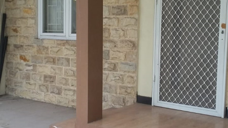 Rumah 1,5 lantai di Taman Wiguna Selatan, Gununganyar