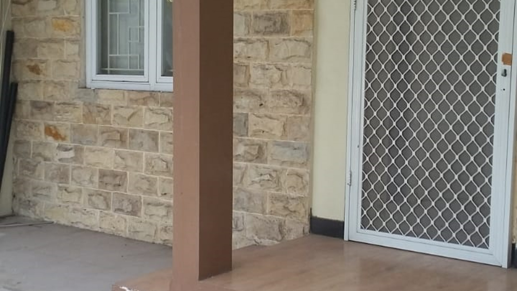 Rumah 1,5 lantai di Taman Wiguna Selatan, Gununganyar