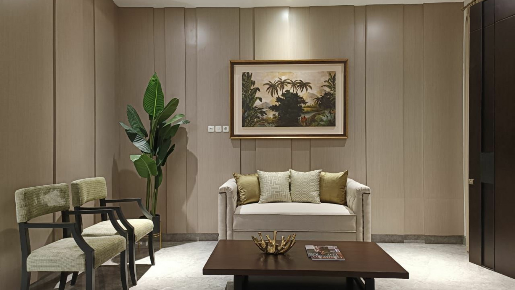 Dijual Rumah Royal Residence Wiyung Sby- Raya Luar Cluster Boulevard- Full Furnished Baru Modern Mewah