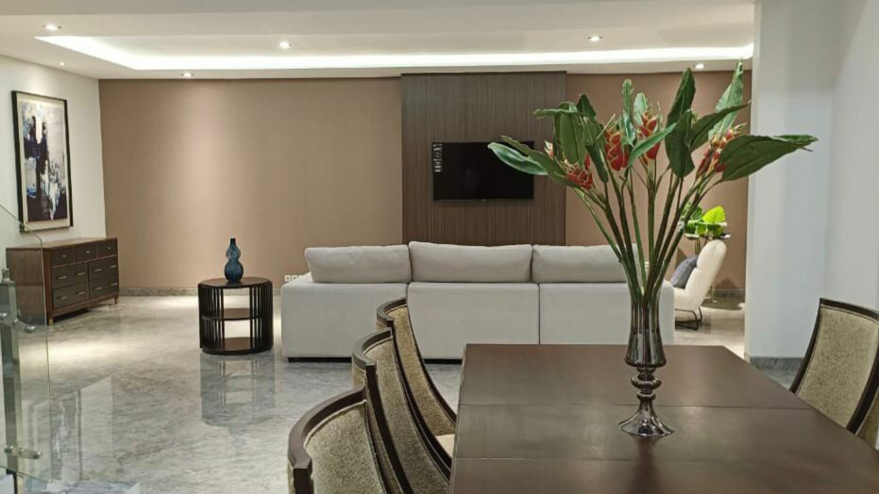 Dijual Rumah Royal Residence Wiyung Sby- Raya Luar Cluster Boulevard- Full Furnished Baru Modern Mewah