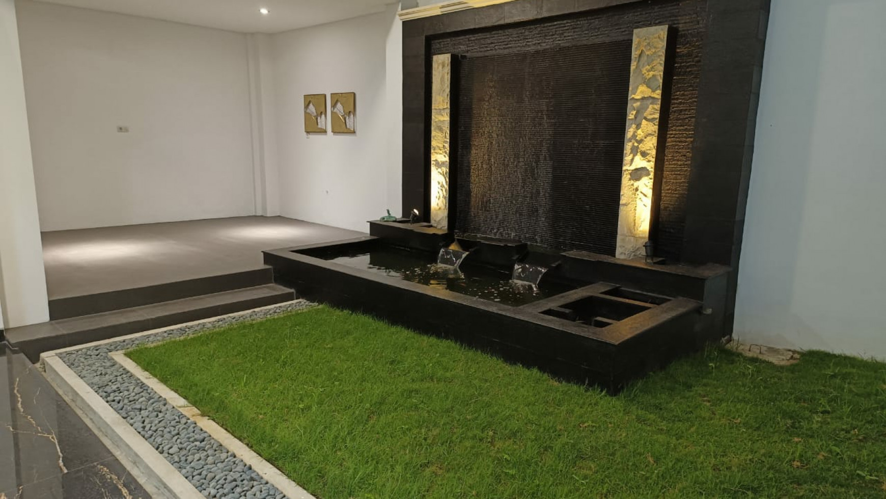 Dijual Rumah Royal Residence Wiyung Sby- Raya Luar Cluster Boulevard- Full Furnished Baru Modern Mewah