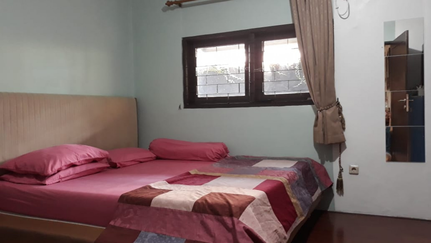 Rumah rapih, terawat, bagus siap huni