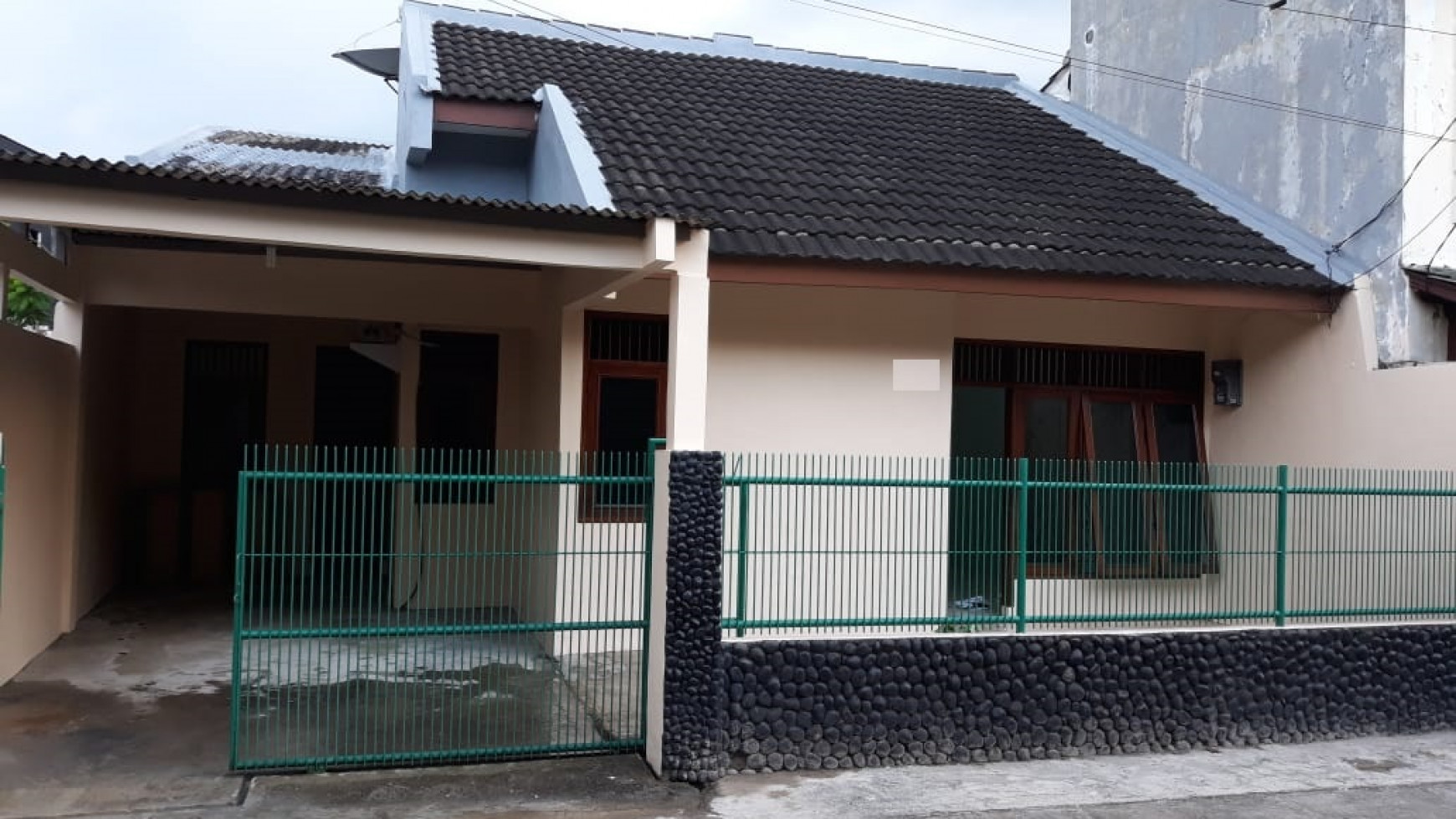 Rumah terawat, nyaman siap huni di Ciputat