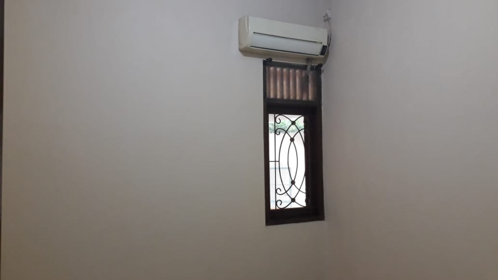 Rumah terawat, nyaman siap huni di Ciputat