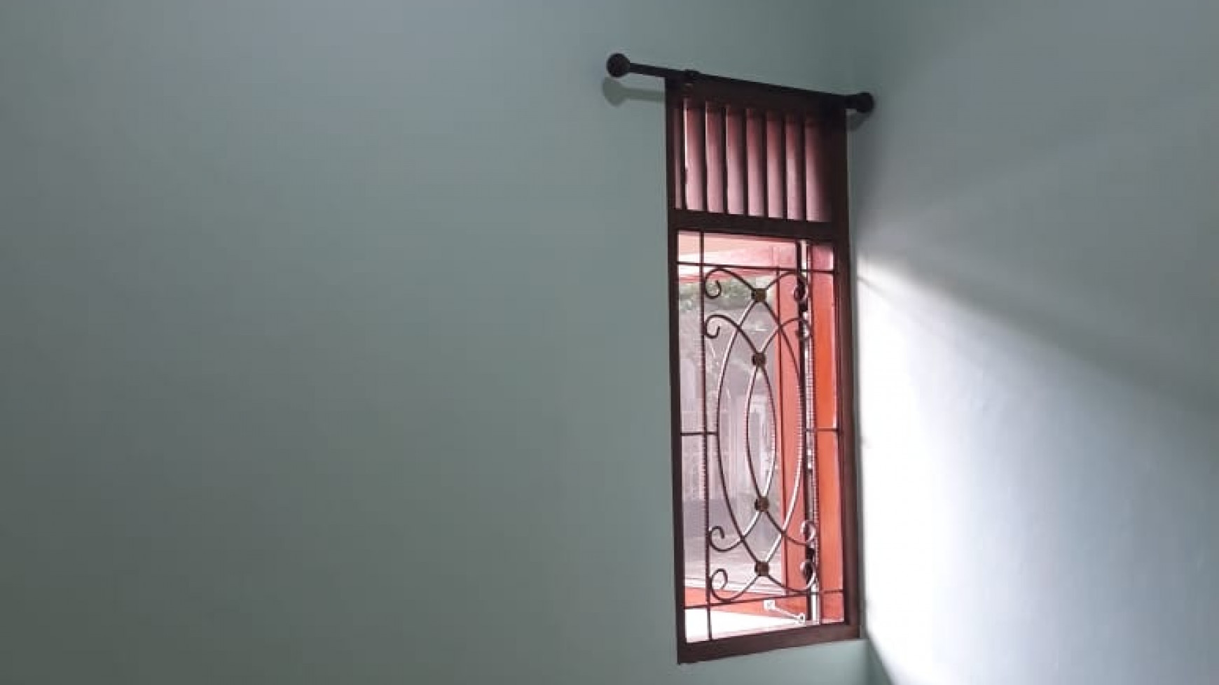 Rumah terawat, nyaman siap huni di Ciputat