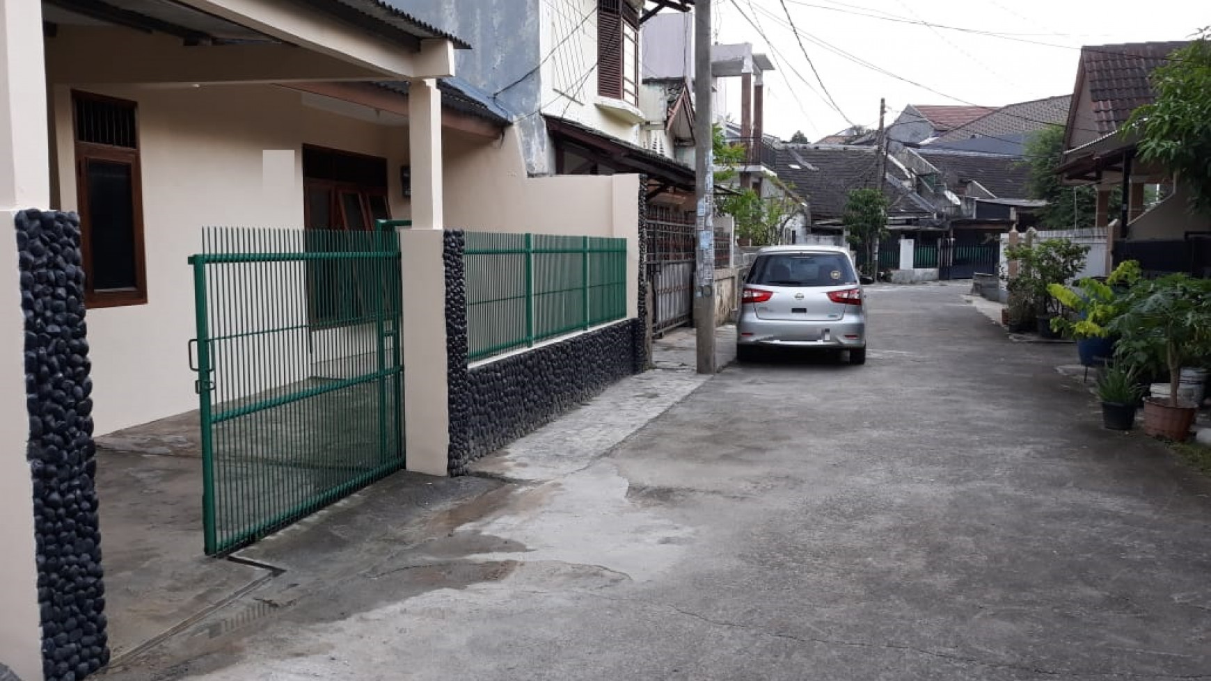 Rumah terawat, nyaman siap huni di Ciputat