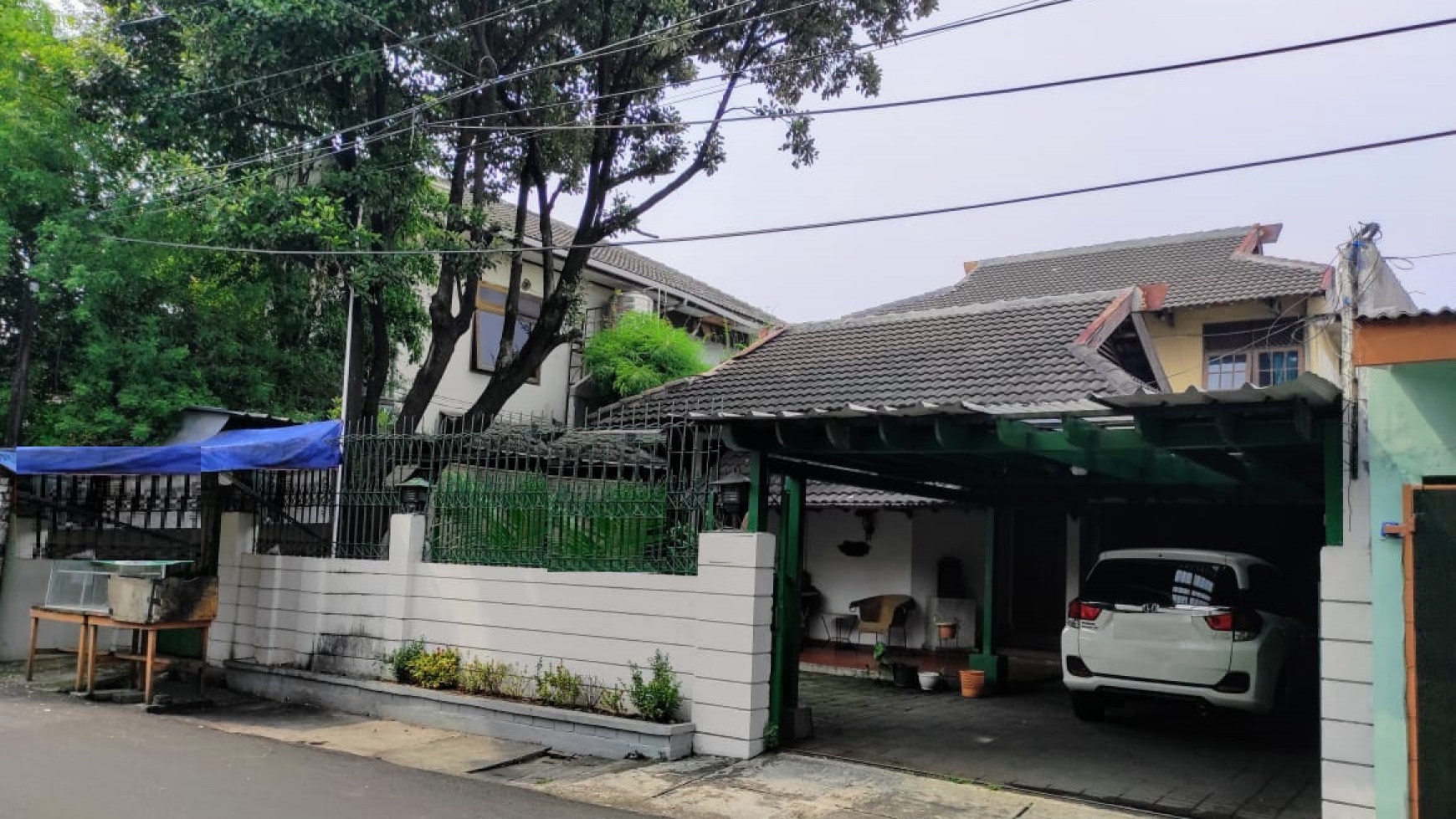 Rumah 1 lantai, luas bangunan terawat di Jakarta Barat