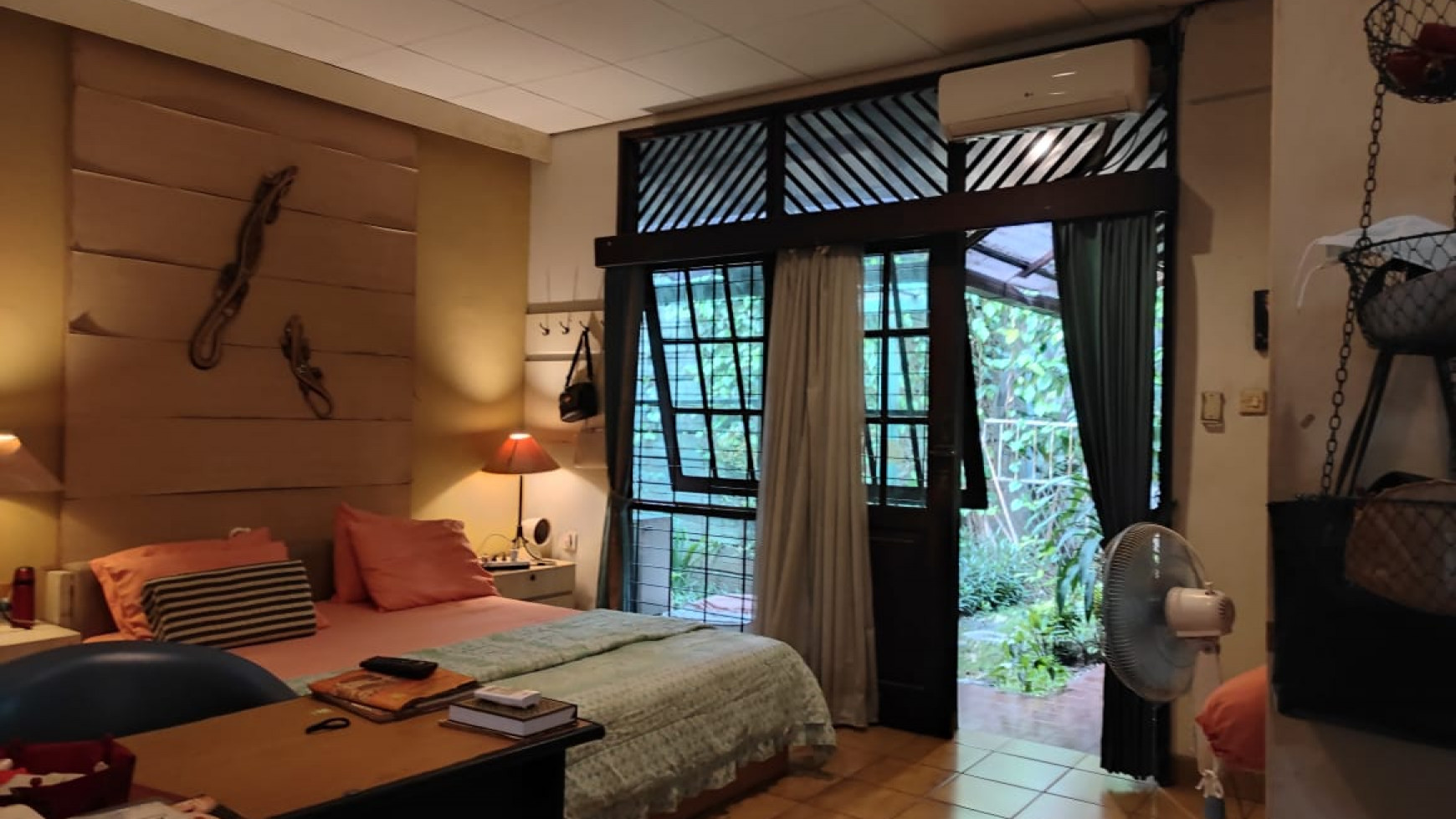 Rumah 1 lantai, luas bangunan terawat di Jakarta Barat