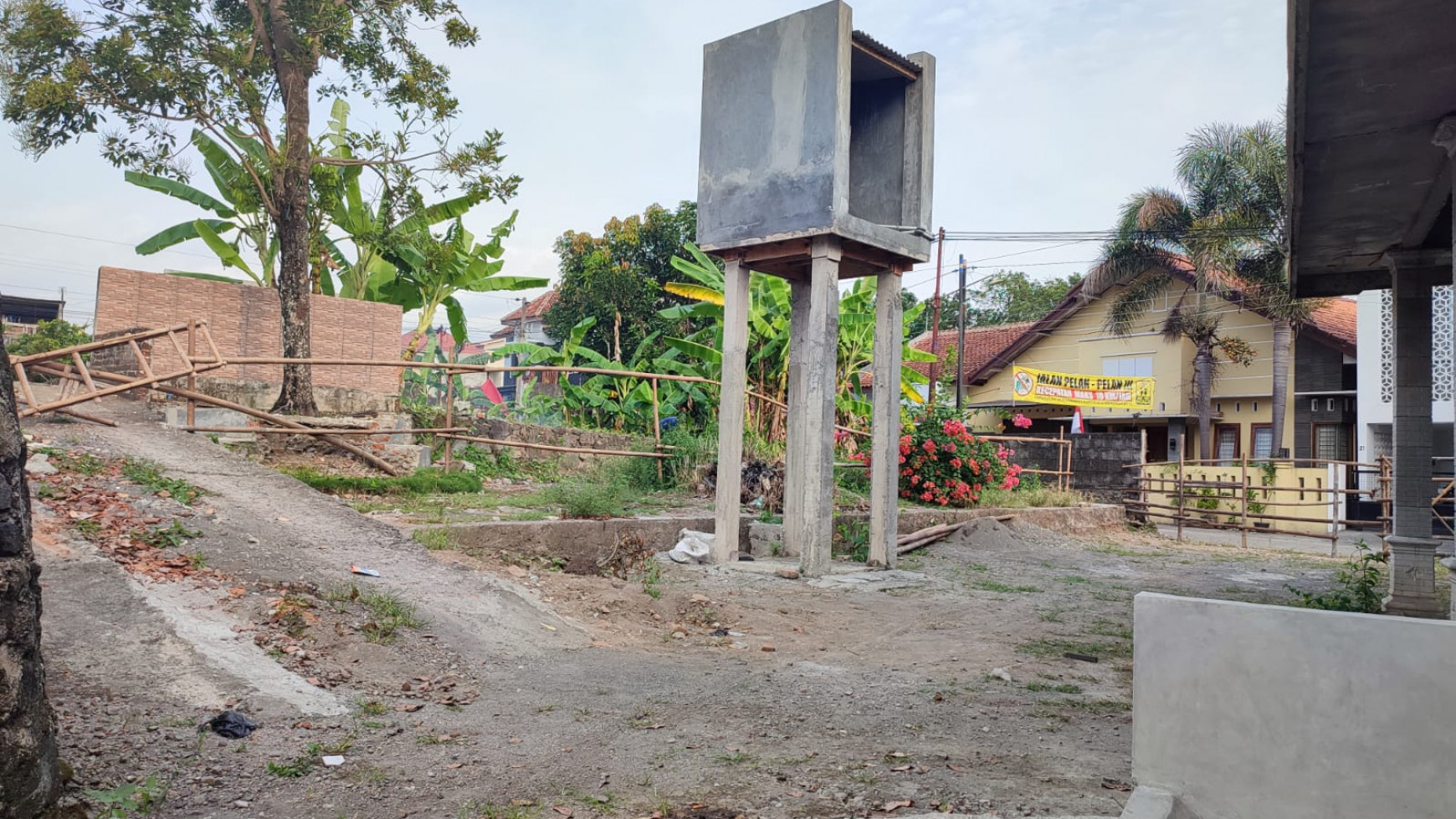 Tanah Bonus Rumah 2 Kamar Dekat Mirota Kampus Jl. Godean